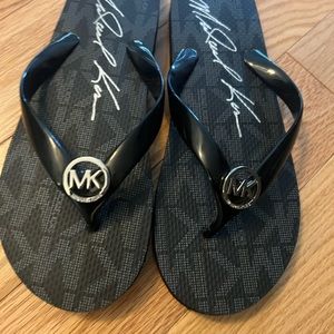 NWOT Black Michael Kors Thong Sandals